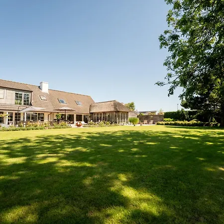 Villa Rosetree With Sauna And Pool Table By Interhome